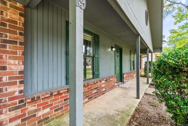 Foto del edificio - 19 Oak Forest Dr