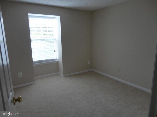 Building Photo - 17050 Capri Ln