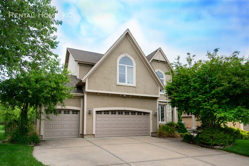 Primary Photo - Large and Luxurious 2-Story w/Fin Bsmt in ...