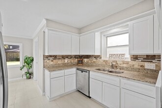 Building Photo - 10811 Tupper Lake Dr