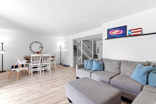 Foto del edificio - 1944 Willow Wood Ln