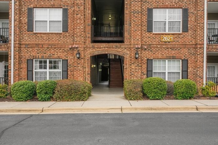 Primary Photo - 2621 Oldgate Dr
