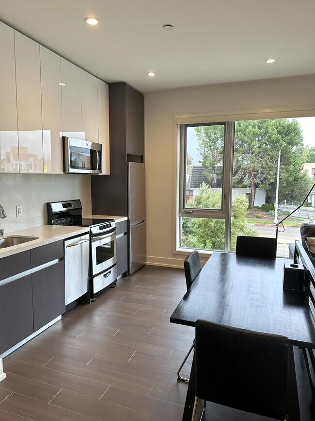 Foto del edificio - 7857 W Manchester Ave