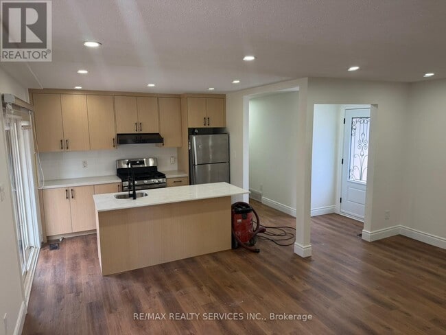 Building Photo - 46 Staveley Crescent