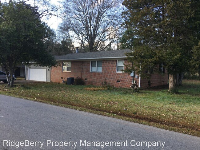 Building Photo - 3 br, 2 bath House - 601 N College Drive