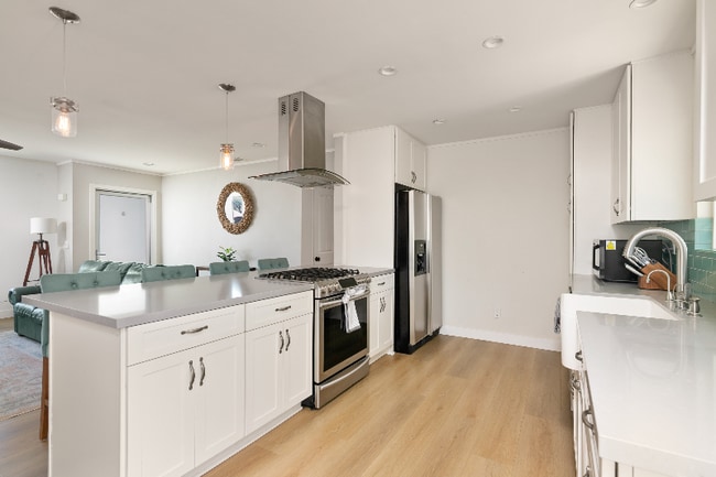 Building Photo - 1123 Balour Dr