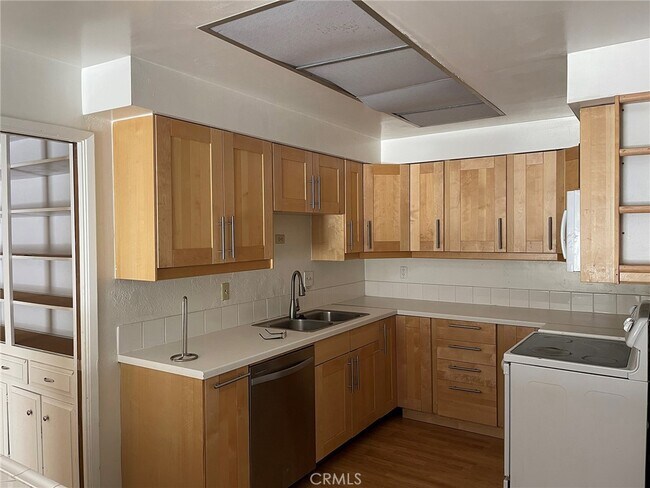 Foto del edificio - 631 Harvard Ave N