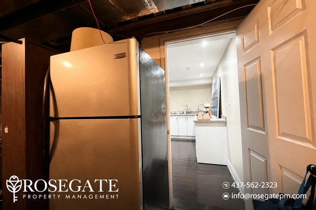 Photo du bâtiment - Spacious Semi-Furnished 1-Bedroom Walkout Basement in Mississauga with Parking