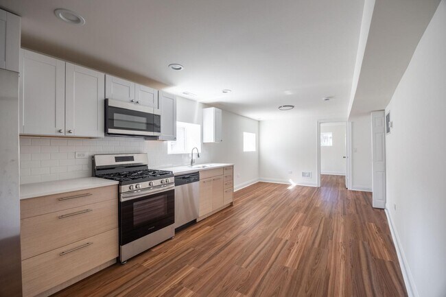 Foto del edificio - 3100 N Harding Ave