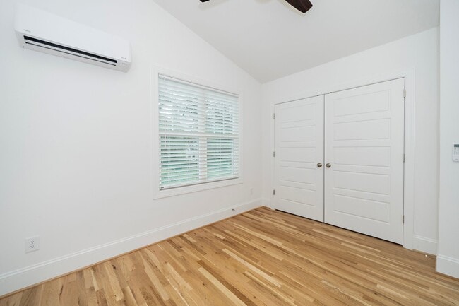 Foto del edificio - 1634 Crest Rd