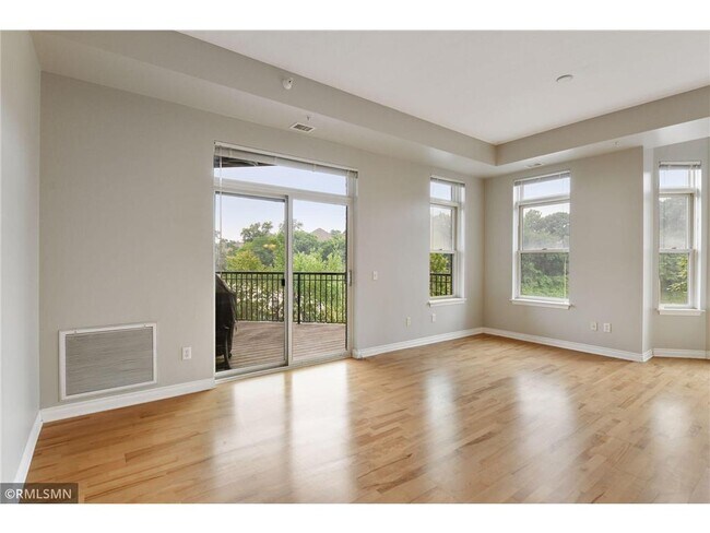Building Photo - 301 Clifton Ave