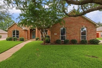 Building Photo - 1612 Twin Oaks Dr