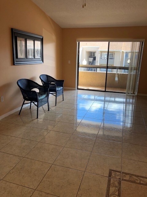 Foto del edificio - 5283 Vineland Rd