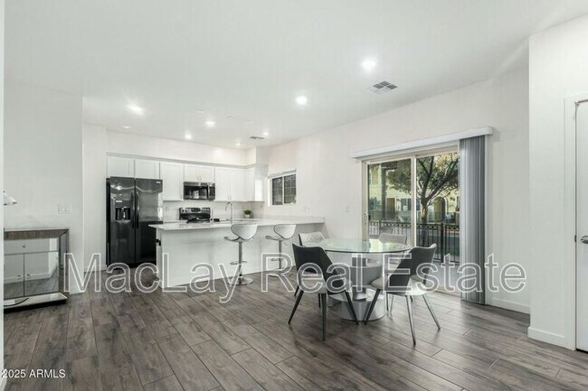 Building Photo - 1918 E Bridgeport Pkwy