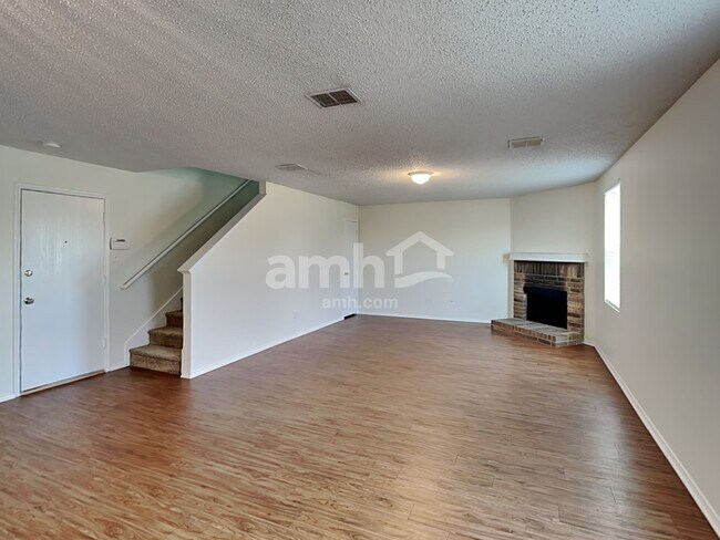 Foto del edificio - 3865 Thoroughbred Trail