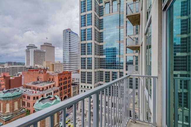 Building Photo - 415 Church St