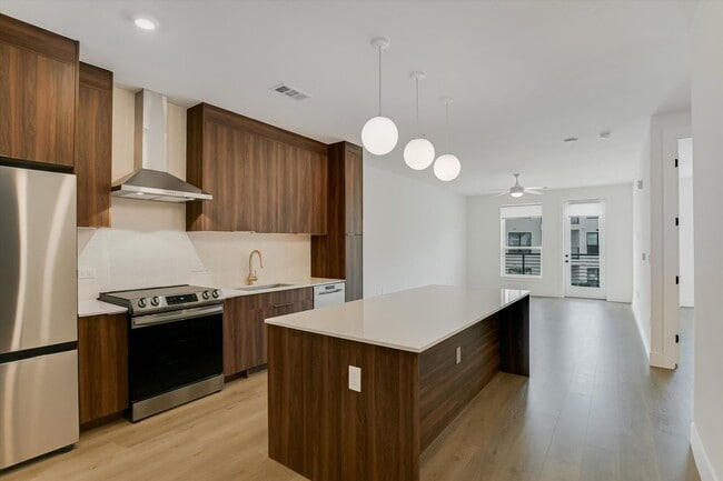 Building Photo - 1 Bedroom Condo with Pool View at Parkside...
