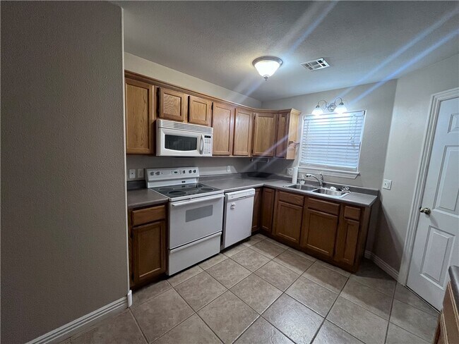 Foto del edificio - 2060 Ravenwood Blvd