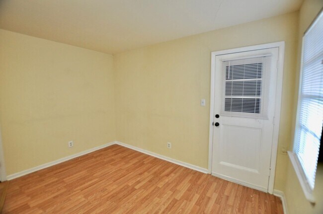 Building Photo - FOR LEASE! Cute 3 BR - 1 BA Frame Home wit...