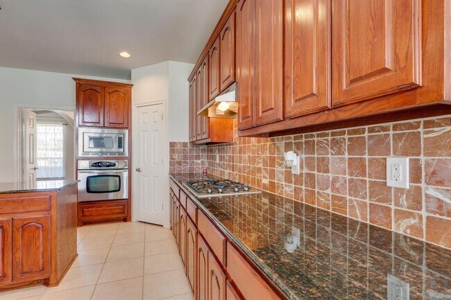 Building Photo - 10005 Huffines Dr