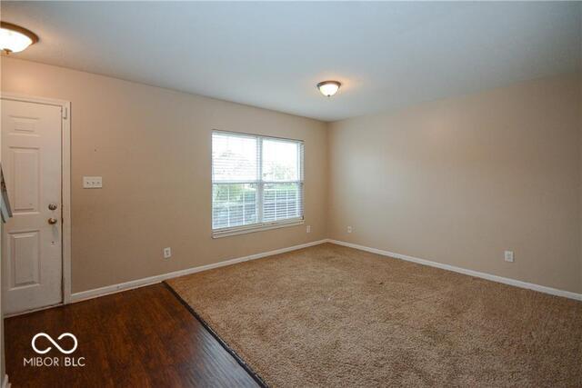 Sala de estar formal junto a la entrada - 4327 Mahogany Dr