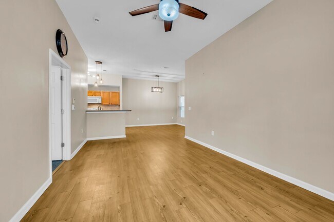 Foto del edificio - Spacious 2 Bedroom/2 Bathroom Condo in Gated Community with Pool