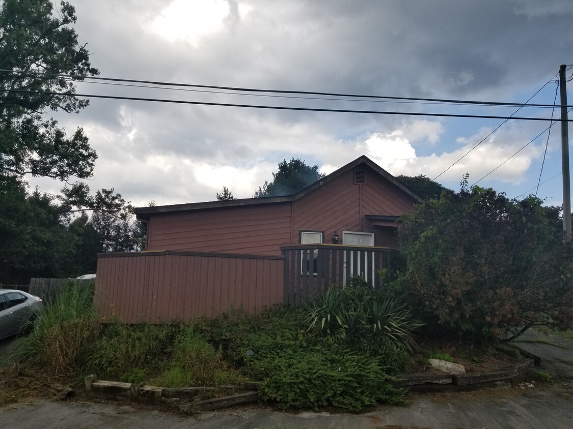 Building Photo - 1191 Mill Creek Rd