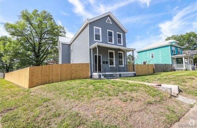 Building Photo - 727 E Gladstone Ave