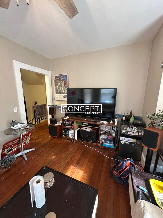 Building Photo - 6 Sunset St