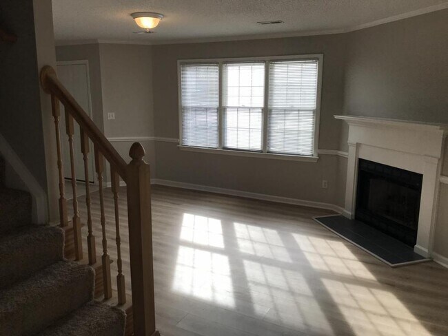 Building Photo - 3818 Sterling Pointe Dr UNIT J3