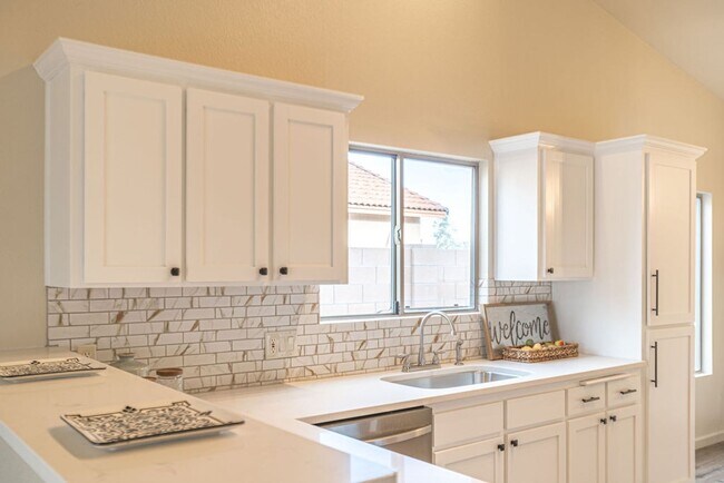 Foto del edificio - Elegant, Exclusive & Exquisite in this dre...