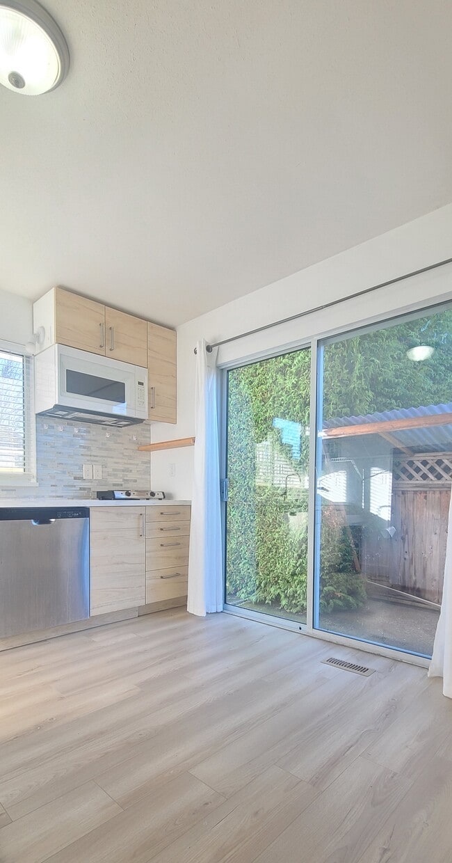 Building Photo - 1915 159A St