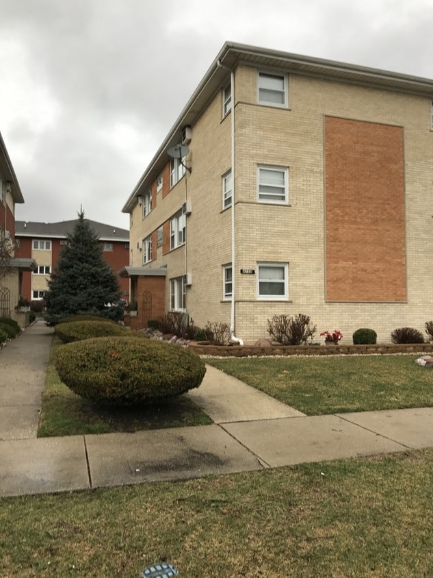 4738 W 101st St Unit 2 north, Oak Lawn, IL 60453 Apartments in Oak Lawn, IL