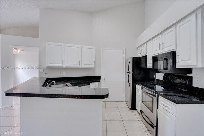 Building Photo - 9999 Summerbreeze Dr