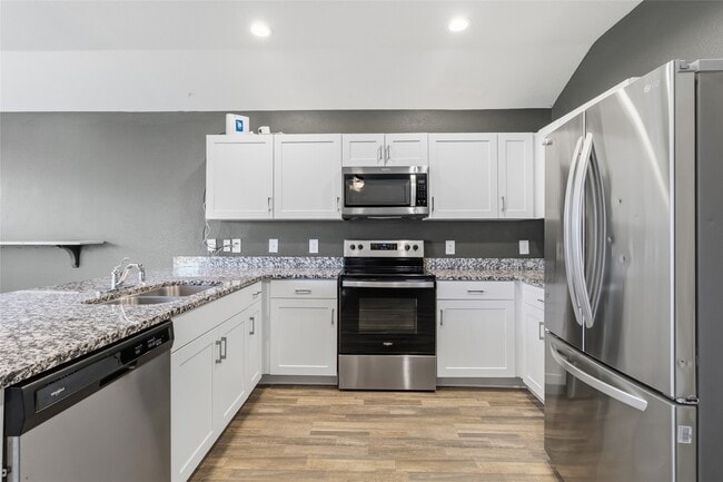 Building Photo - 111 Bering Dr