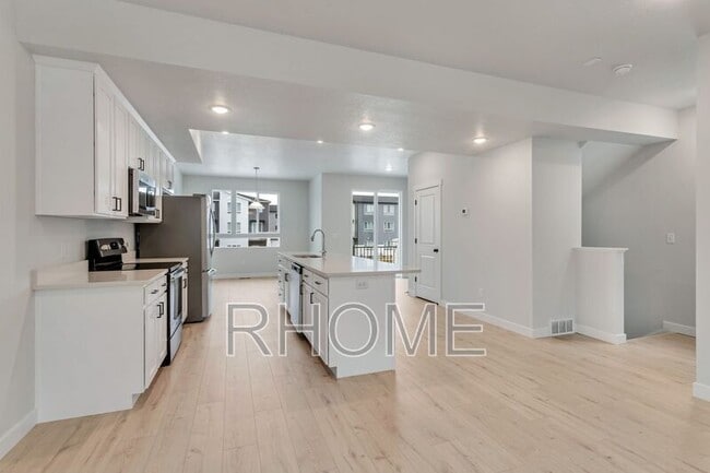 Building Photo - 986 W 540 S