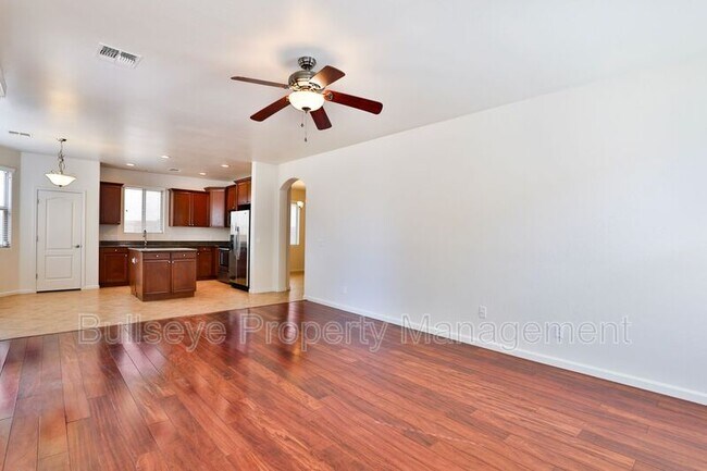 Foto del edificio - 3474 E Liberty Ln