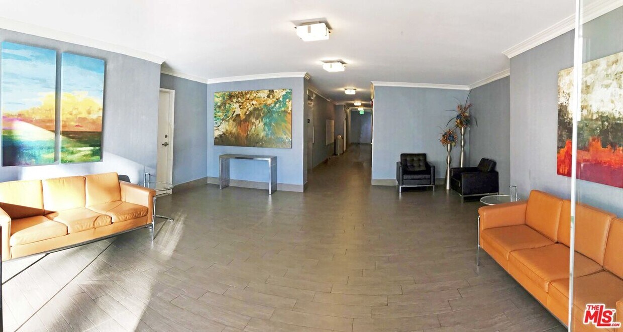 Foto principal - 468 S Roxbury Dr