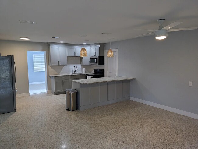 Foto del edificio - 4519 Venetian Blvd NE