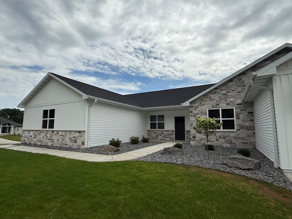 Foto principal - 2129 Clover Field Dr