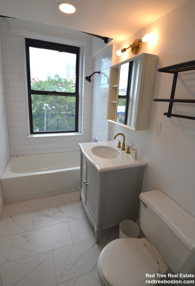 Building Photo - 464 Commonwealth Ave