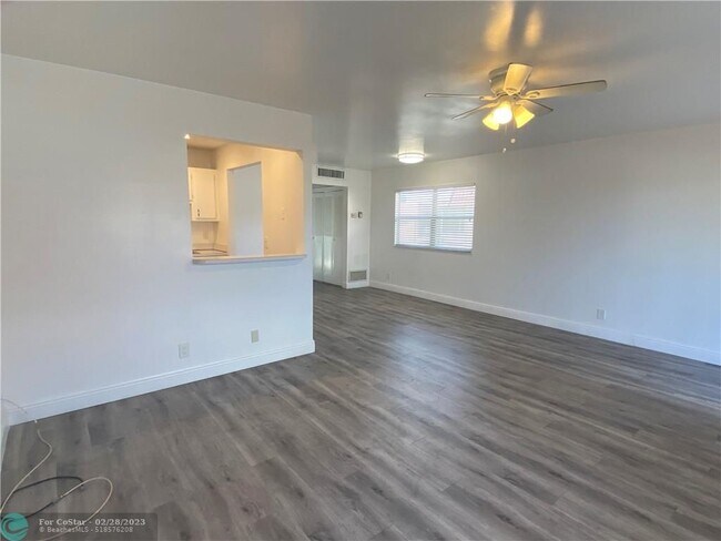 Building Photo - 618 Saxony Ln