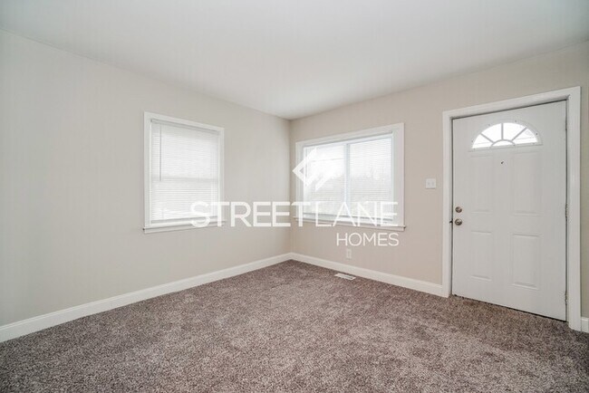 Building Photo - REDUCED!