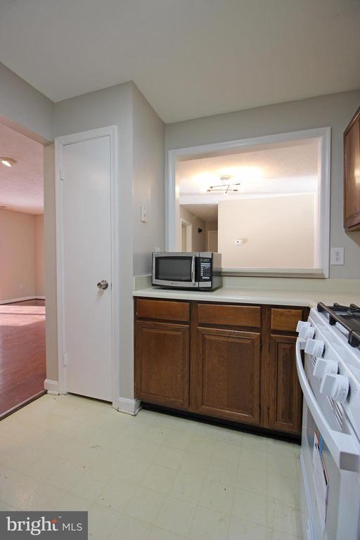 Foto del edificio - 10182 Oakton Terrace Rd
