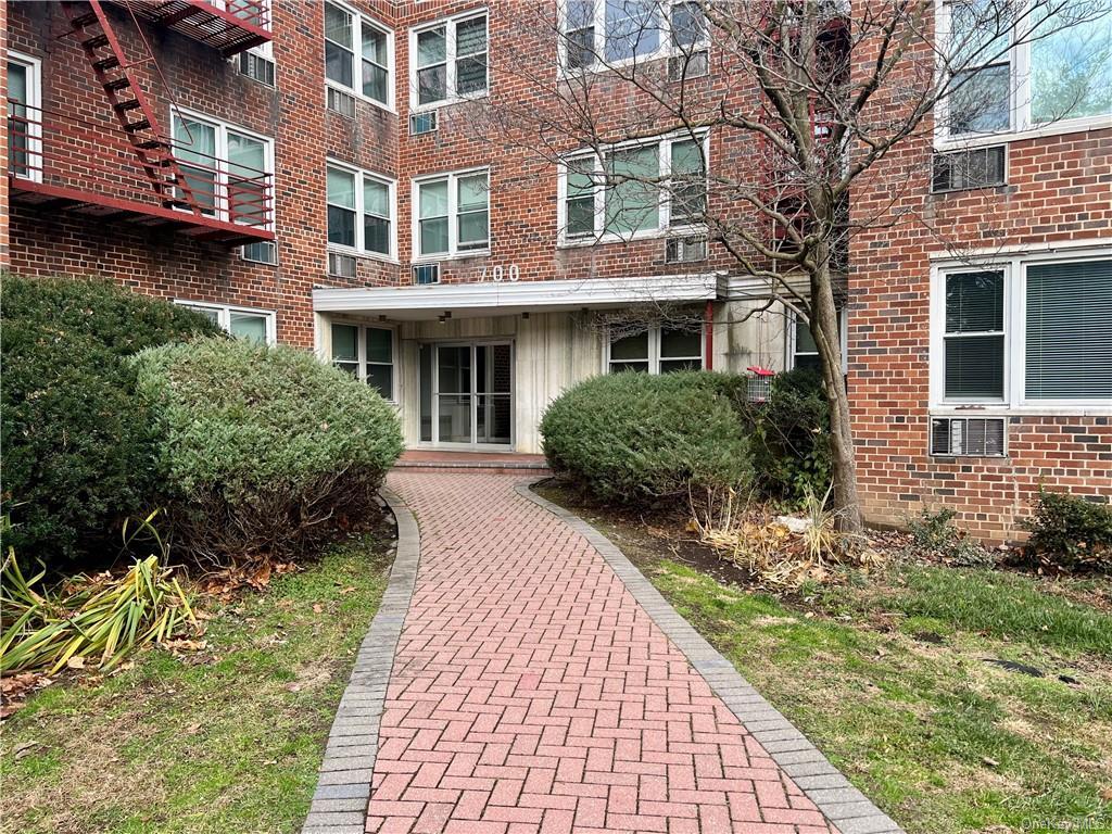 Primary Photo - 700 Scarsdale Ave
