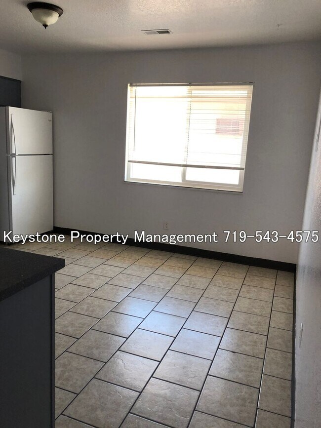 Foto del edificio - $525 OFF Move In Special! Well Maintained Apartment - Near CSUP 2 Bed/1 Bath $1050/$1050