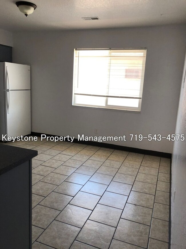 Building Photo - $525 OFF Move In Special! Well Maintained Apartment - Near CSUP 2 Bed/1 Bath $1050/$1050