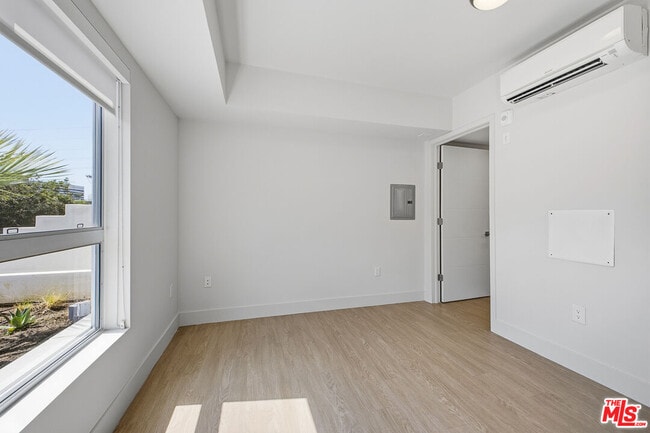 Building Photo - 11837 Mayfield Ave