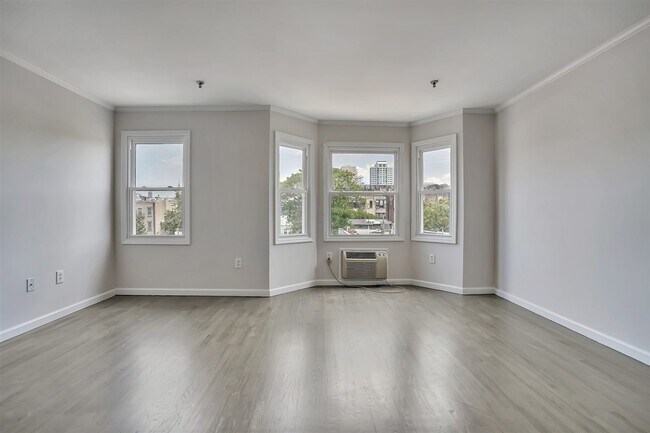 Foto del edificio - 318 Park Ave