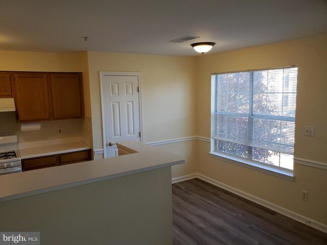 Foto del edificio - 8054 Lisle Dr